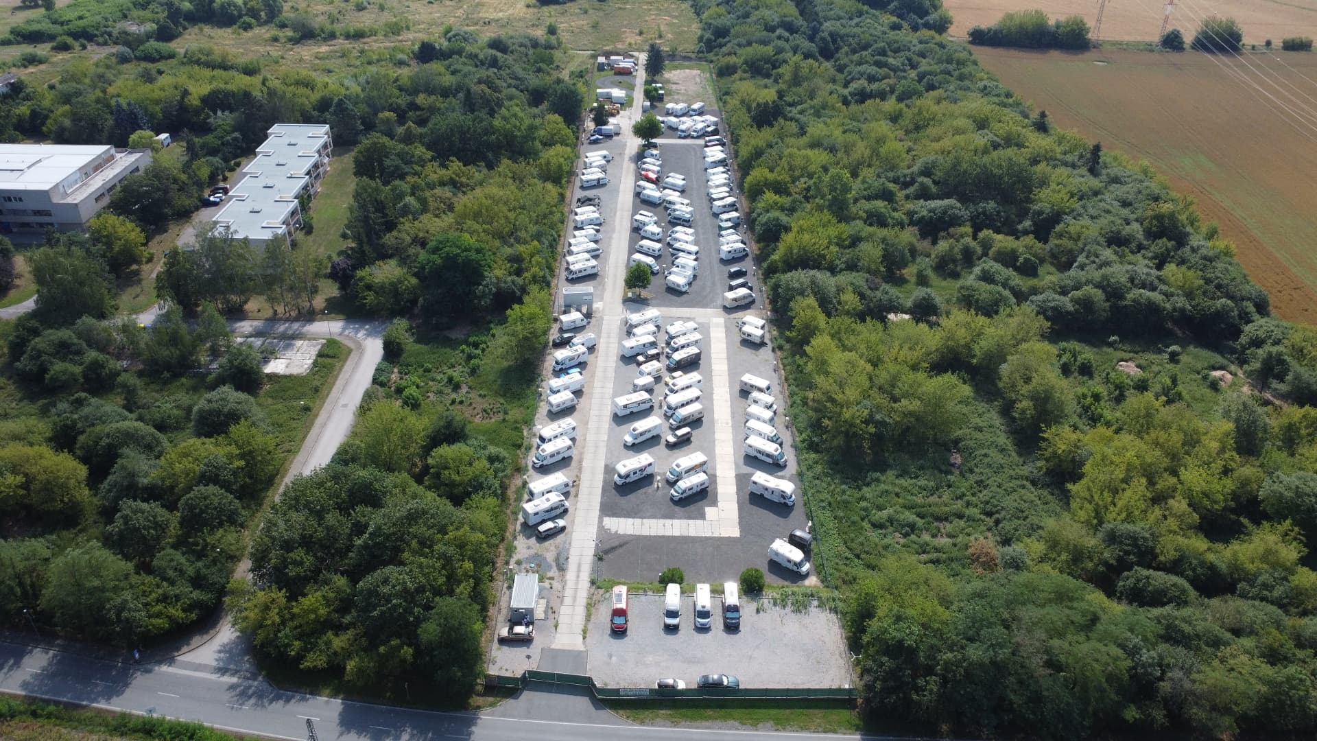 Caravan Spot – celkový letecký pohled na parkovací areál